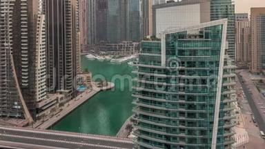 <strong>迪拜</strong>海滨住宅和办公室摩天大楼的空中景观，带海滨时代